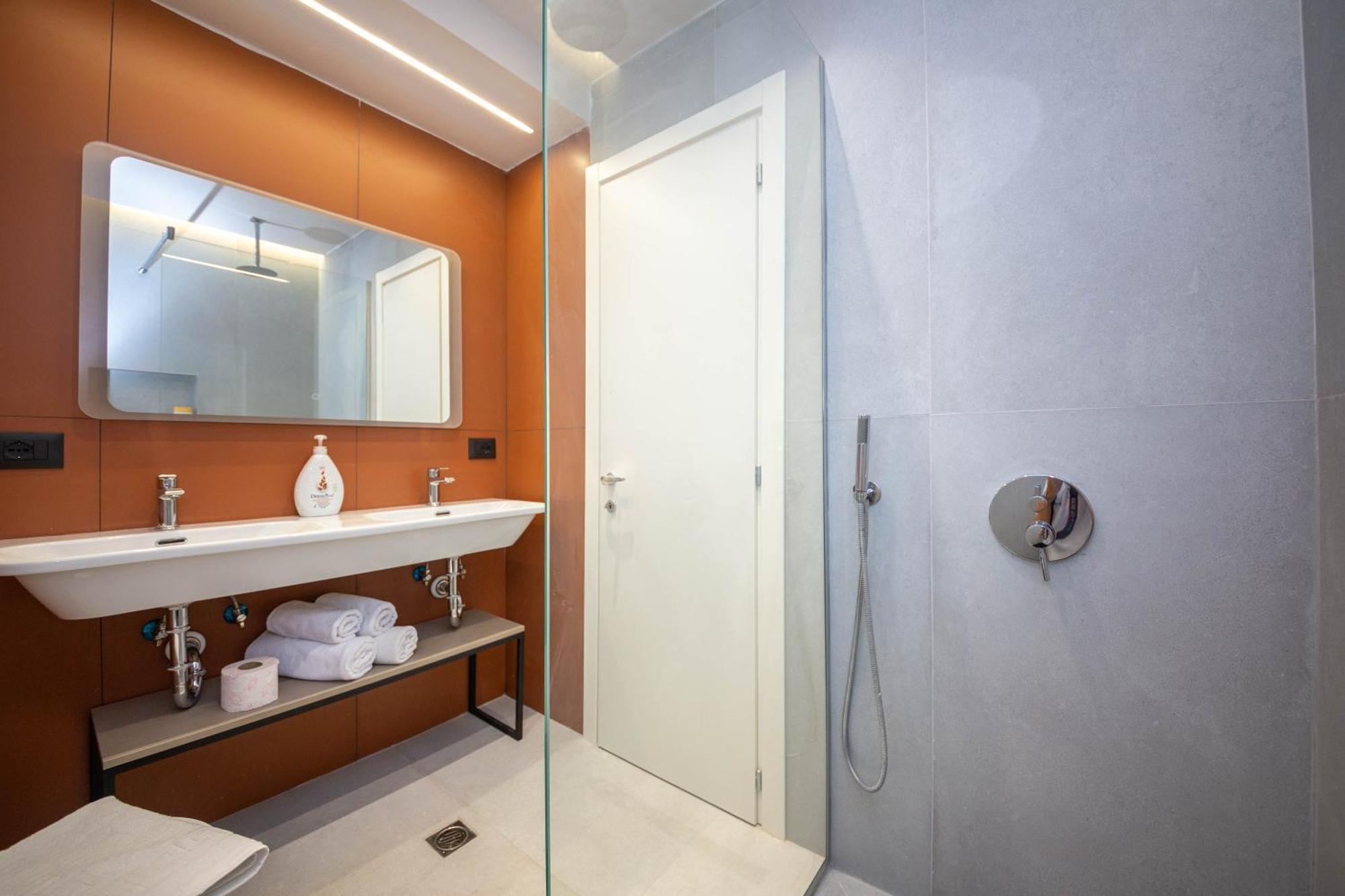 Apartamento Blloku Unique 2 *